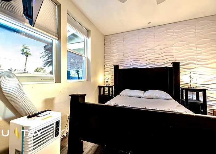 Privatunterkunft No Fees! Downtown Studio-style Layout, Night Security *