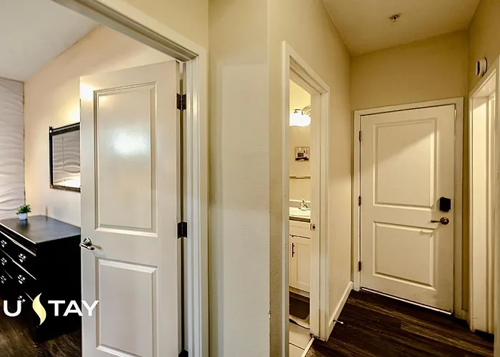 Privatunterkunft No Fees! Downtown Studio-style Layout, Night Security *