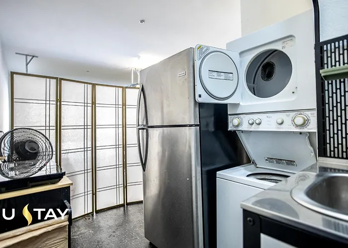 Privatunterkunft No Fees! Downtown Studio-style Layout, Night Security *