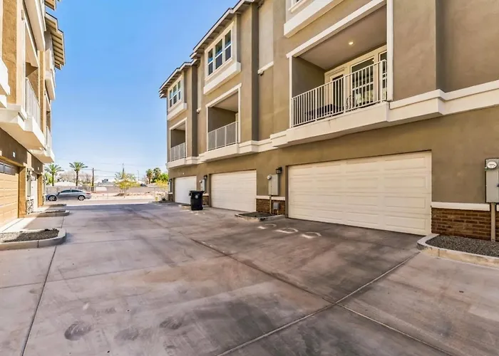 No Fees! Downtown Studio-style Layout, Night Security * Mesa
