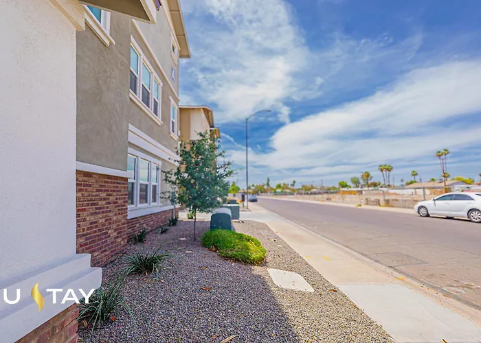 No Fees! Downtown Studio-style Layout, Night Security * Mesa